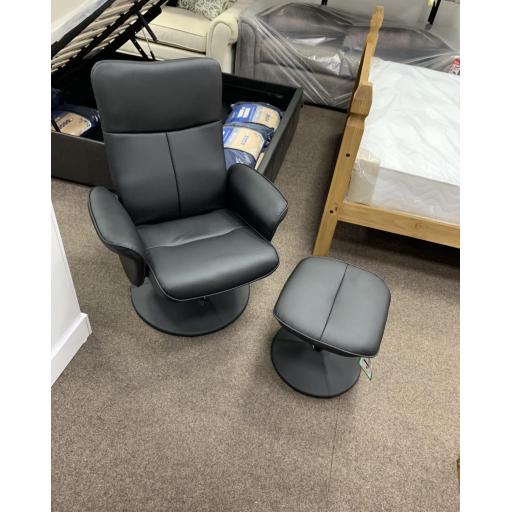 NEW - RELAXING RECLINER CHAIR WITH STOOL